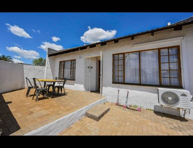 2 BEDROOM TOWNHOUSE FOR SALE IN LANGENHOVENPARK